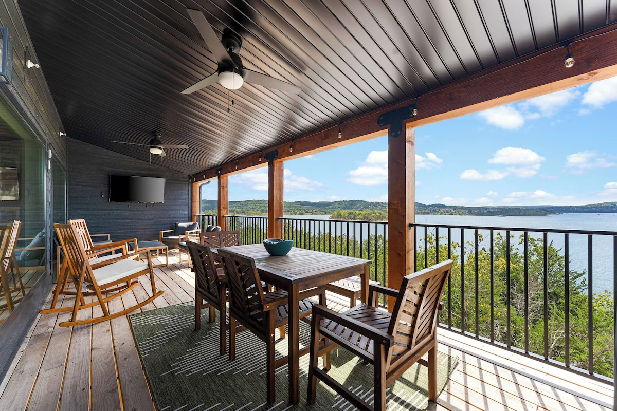 Lakefront Views from Nostalgia House in Branson