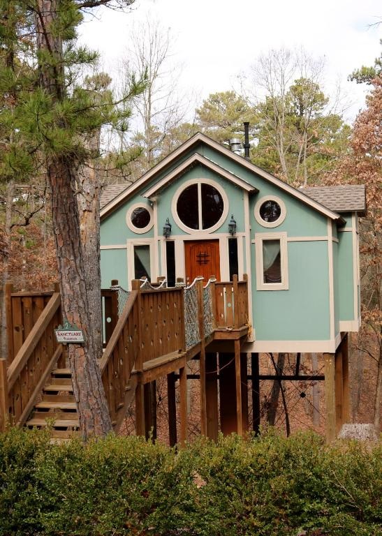 The Grand Treehouse Resort