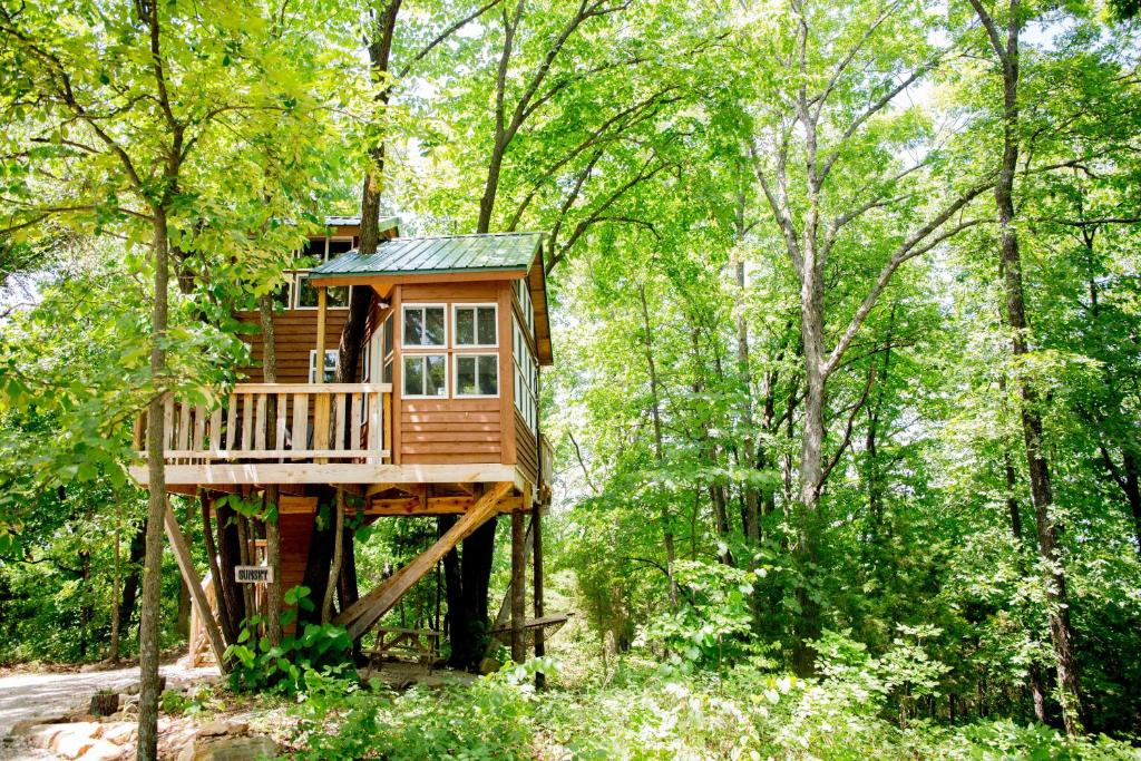 The Cottage Treehouses: Hermann, Missouri