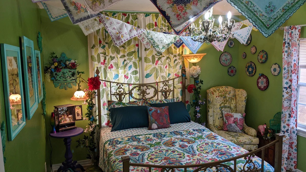Alice in Wonderland Themed Vacation Rental in Oklahoma City