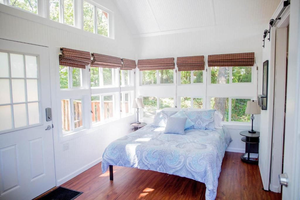 The Cottage Treehouses: Hermann, Missouri